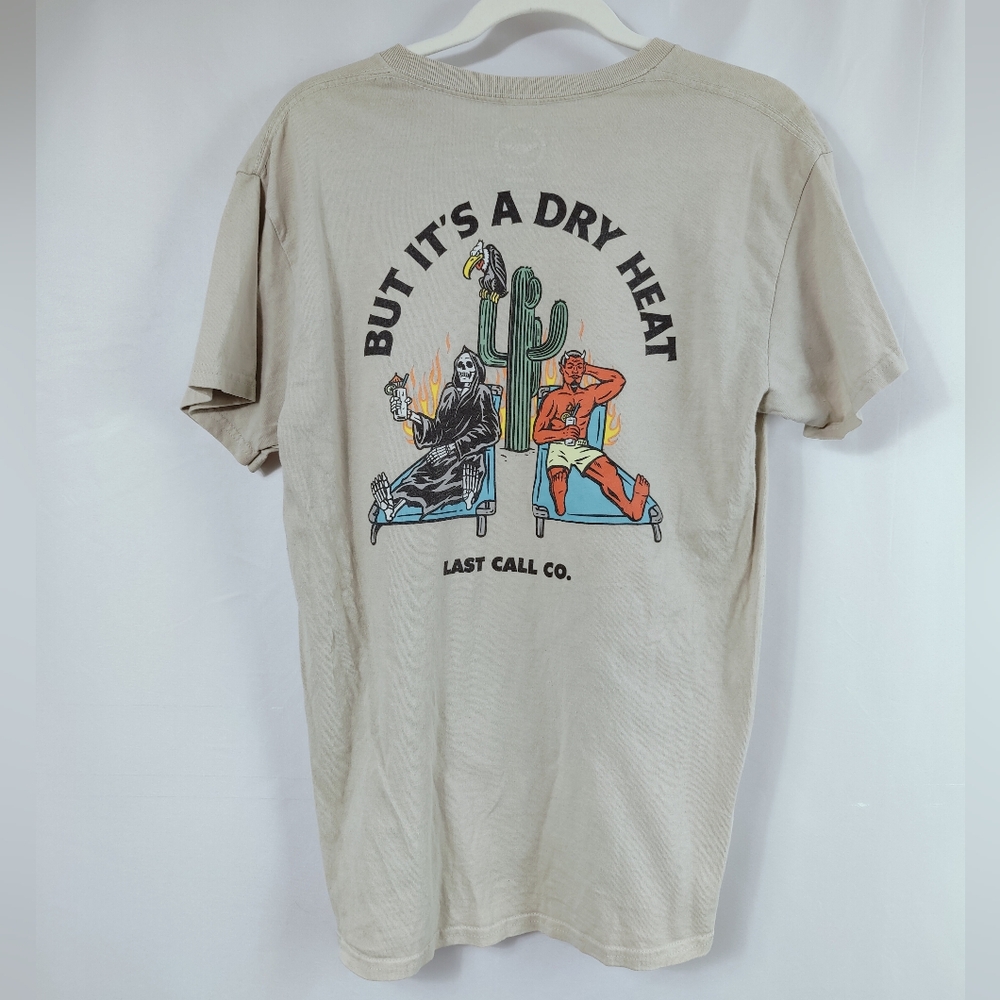 Last Call Co. Men's 'But It's A Dry Heat' Beige Graphic Crew Neck T-shirt, M